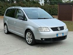 Grigio Usata 2007 VW Touran Highline Monovolume | 2700 € (Buon prezzo)