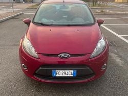 Viola Usata 2012 Ford Fiesta Titanium Tre volumi | 4600 € (Buon prezzo)
