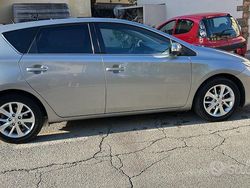 Grigio Usata 2015 Toyota Auris Tre volumi | 8500 € (Super prezzo)