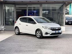 Bianco Usata 2024 Dacia Sandero Tre volumi | 13.700 € (Buon prezzo)
