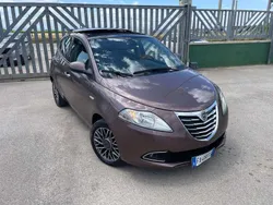 Bronzo Usata 2015 Lancia Ypsilon S Due volumi | 8490 € (Buon prezzo)