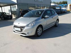 Argento Usata 2014 Peugeot 208 Active Due volumi | 6500 € (Buon prezzo)