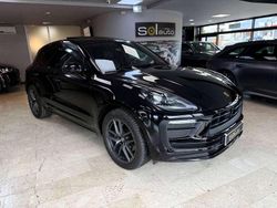 Nero met Usata 2022 Porsche Macan SUV | 66.900 € (Molto cara)
