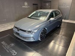 Grigio Usata 2022 VW Golf VIII Life Tre volumi | 21.800 € (Buon prezzo)