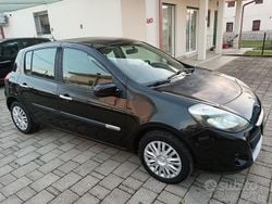 Nero Usata 2010 Renault Clio II Dynamique Tre volumi | 2490 € (Super prezzo)