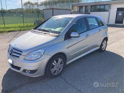 Grigio Usata 2011 Mercedes B180 Monovolume | 4850 € (Buon prezzo)