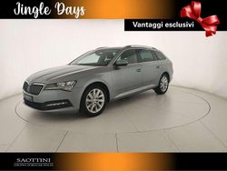 Grigio business metallizzato Usata 2020 Skoda Superb Executive Station wagon | 18.400 € (Ottimo prezzo)