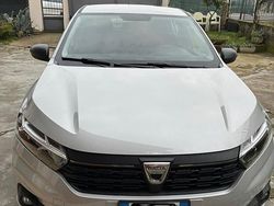 Grigio Usata 2021 Dacia Sandero Essentiel Tre volumi | 9500 € (Ottimo prezzo)