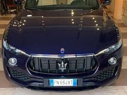 Blu/azzurro Usata 2018 Maserati Levante SUV | 32.999 € (Ottimo prezzo)