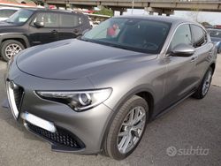 Grigio Usata 2017 Alfa Romeo Stelvio SUV | 27.000 € (Molto cara)