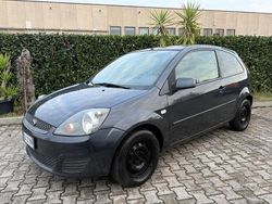 Grigio Usata 2007 Ford Fiesta Tre volumi | 1500 € (Buon prezzo)