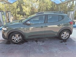 Verde Usata 2023 Dacia Sandero Due volumi | 13.500 € (Buon prezzo)