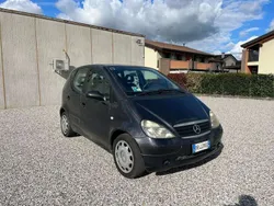 Grigio Usata 1999 Mercedes A140 Classic Monovolume | 999 € (Buon prezzo)
