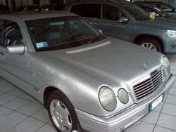 Grigio Usata 1999 Mercedes E320 Tre volumi | 12.000 €