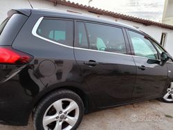 Nero Usata 2012 Opel Zafira Monovolume | 8500 €