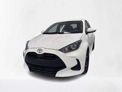 Bianco Nuova 2025 Toyota Yaris Hybrid Active Tre volumi | 21.900 € (Buon prezzo)