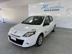 Bianco Usata 2011 Renault Clio II Dynamique Tre volumi | 3790 € (Buon prezzo)