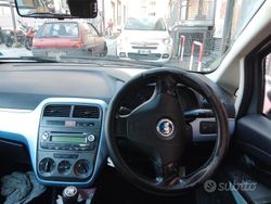 Grigio Usata 2006 Fiat Grande Punto Due volumi | 800 € (Super prezzo)