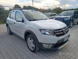 Bianco Usata 2016 Dacia Sandero Stepway Tre volumi | 8900 € (Buon prezzo)