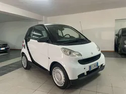 Bianco Usata 2010 Smart ForTwo Coupé Passion Due volumi | 5900 € (Buon prezzo)
