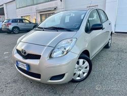 Grigio Usata 2010 Toyota Yaris Due volumi | 4400 € (Buon prezzo)