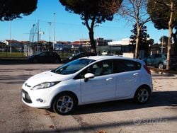 Bianco Usata 2012 Ford Fiesta Tre volumi | 4250 € (Buon prezzo)