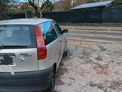 Usata 1999 Fiat Punto Tre volumi | 700 €
