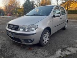 Grigio Usata 2005 Fiat Punto Active Tre volumi | 2500 € (Buon prezzo)
