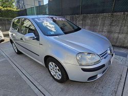 Argento Usata 2006 VW Golf V Comfortline Tre volumi | 3850 € (Buon prezzo)