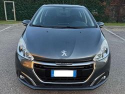 Grigio Usata 2015 Peugeot 208 Due volumi | 4700 € (Buon prezzo)