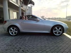 Argento metallizzato Usata 2006 Mercedes SLK200 Cabrio | 13.500 € (Cara)