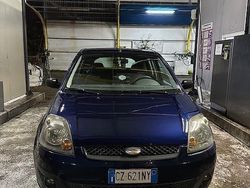 Blu Usata 2006 Ford Fiesta Ghia Tre volumi | 1500 € (Buon prezzo)