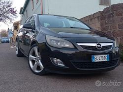 Nero Usata 2011 Opel Astra Tre volumi | 2900 € (Ottimo prezzo)