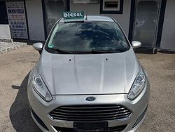 Grigio Usata 2016 Ford Fiesta Titanium Tre volumi | 7800 € (Buon prezzo)