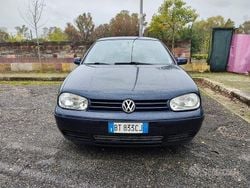 Blu Usata 2001 VW Golf IV Tre volumi | 5000 € (Molto cara)