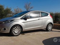 Grigio Usata 2011 Ford Fiesta Due volumi | 2900 € (Buon prezzo)