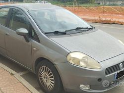 Grigio Usata 2005 Fiat Grande Punto Due volumi | 2000 € (Molto cara)