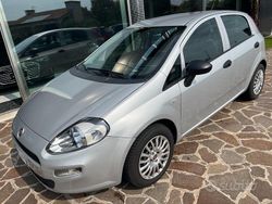 Grigio Usata 2015 Fiat Punto Street Tre volumi | 4800 € (Ottimo prezzo)