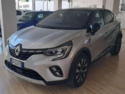 Grigio argento Usata 2023 Renault Captur Techno SUV | 19.200 € (Buon prezzo)