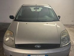 Grigio Usata 2004 Ford Fiesta Due volumi | 1600 €
