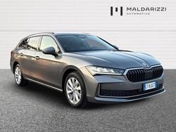 Grigio Usata 2024 Skoda Superb Selection SUV | 31.900 € (Buon prezzo)