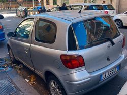 Grigio Usata 2005 Toyota Yaris Due volumi | 3200 € (Buon prezzo)