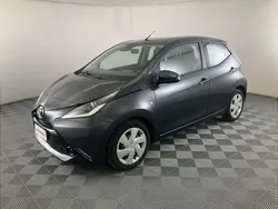 Blu Usata 2017 Toyota Aygo X-play Due volumi | 8599 € (Buon prezzo)