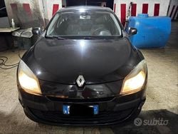 Nero Usata 2009 Renault Mégane III Tre volumi | 2900 € (Buon prezzo)