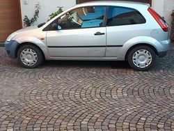 Grigio Usata 2003 Ford Fiesta Due volumi | 1800 €