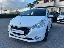 Bianco Usata 2015 Peugeot 208 Active Due volumi | 8200 € (Buon prezzo)