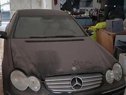 Nero Usata 2003 Mercedes CLK270 Coupé | 1500 €