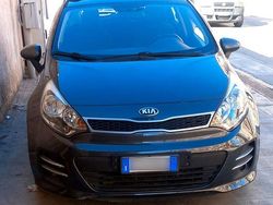 Grigio Usata 2015 Kia Rio Active Tre volumi | 9500 € (Buon prezzo)