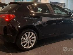 Nero Usata 2015 Alfa Romeo Giulietta Distinctive Tre volumi | 9990 € (Buon prezzo)