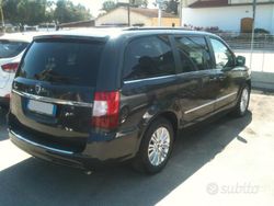 Nero Usata 2011 Lancia Voyager Monovolume | 8800 € (Cara)
